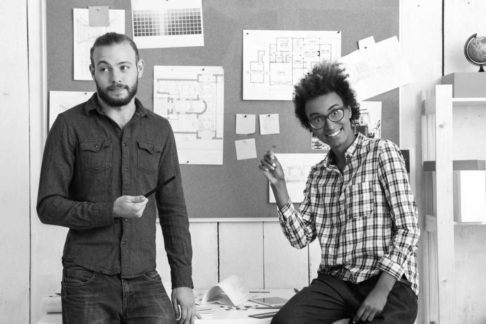 Strukturierte Lernumgebung mit verschiedenen Materialien und Notizen